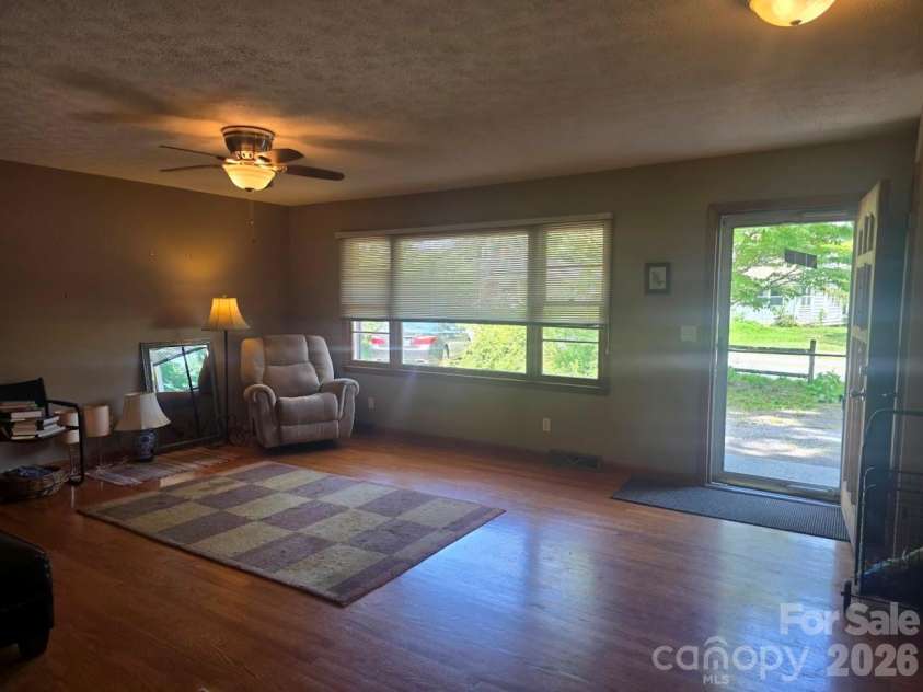 629 Willow Road, Hendersonville, NC 28739.  MLS# CAR4396898, YatesRealty ID 35569. 