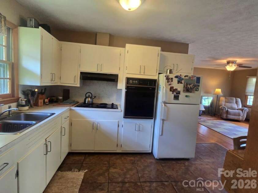 629 Willow Road, Hendersonville, NC 28739.  MLS# CAR4396898, YatesRealty ID 35569. 