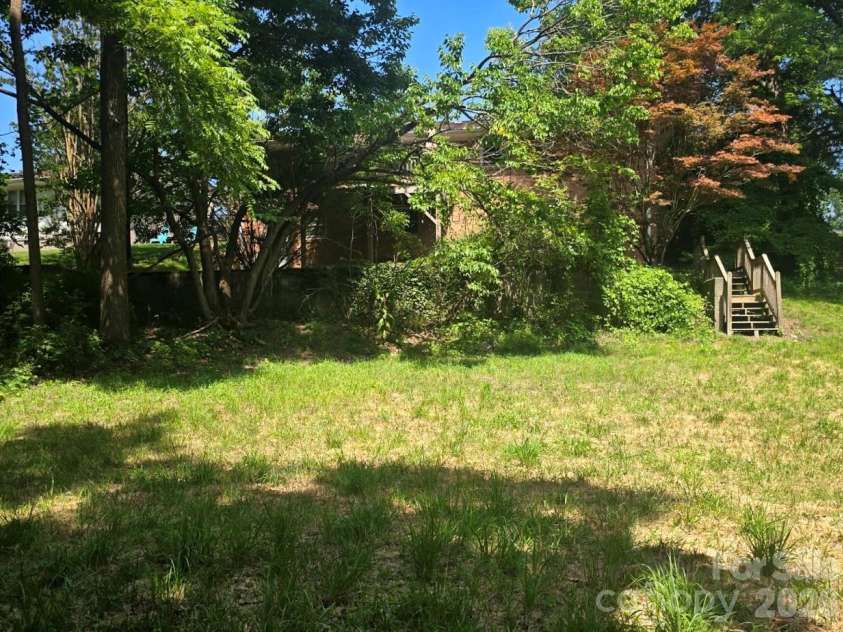 629 Willow Road, Hendersonville, NC 28739.  MLS# CAR4396898, YatesRealty ID 35569. 