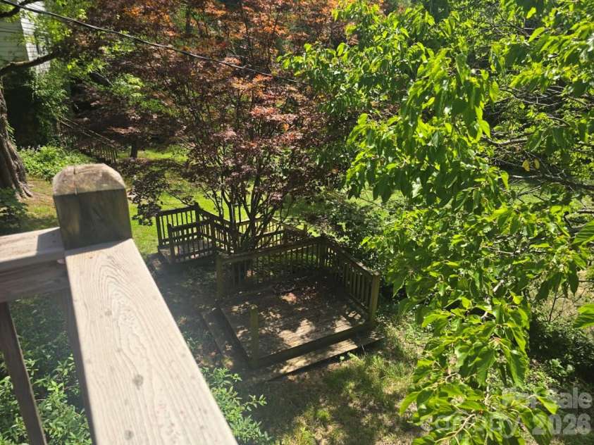 629 Willow Road, Hendersonville, NC 28739.  MLS# CAR4396898, YatesRealty ID 35569. 