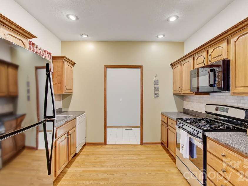 112 Windy Gap Road, Asheville, NC 28804.  MLS# CAR4399896, YatesRealty ID 35574. 