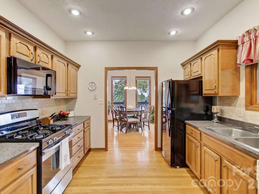 112 Windy Gap Road, Asheville, NC 28804.  MLS# CAR4399896, YatesRealty ID 35574. 