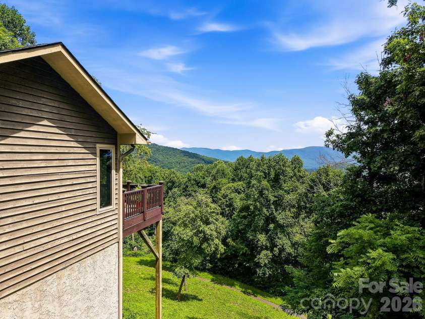 112 Windy Gap Road, Asheville, NC 28804.  MLS# CAR4399896, YatesRealty ID 35574. 