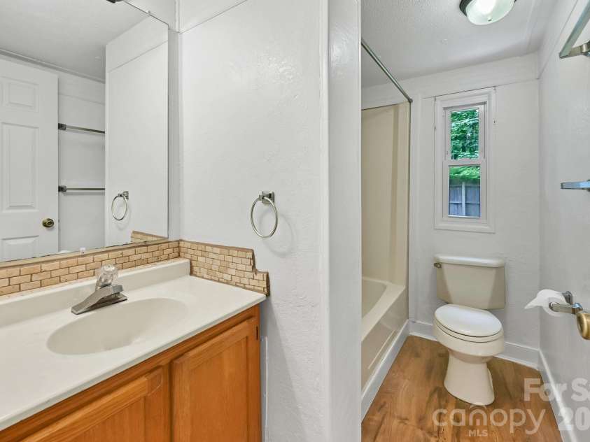10 Canyon Cove, Candler, NC 28715.  MLS# CAR4400495, YatesRealty ID 35575. Hallway Bathroom