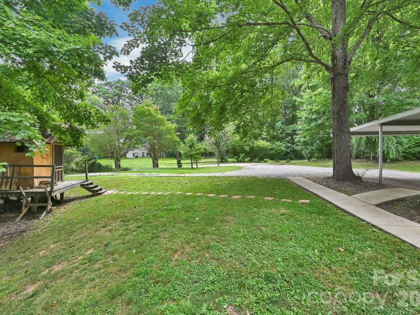 10 Canyon Cove, Candler, NC 28715.  MLS# CAR4400495, YatesRealty ID 35575. Nice Yard