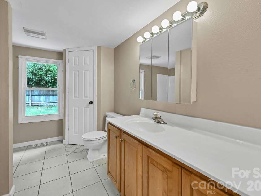 10 Canyon Cove, Candler, NC 28715.  MLS# CAR4400495, YatesRealty ID 35575. Primary Bathroom with Closet