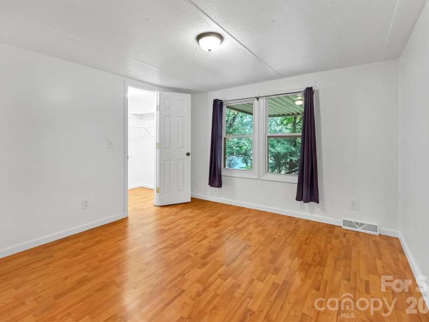 10 Canyon Cove, Candler, NC 28715.  MLS# CAR4400495, YatesRealty ID 35575. Third Bedroom with Walk In Closet