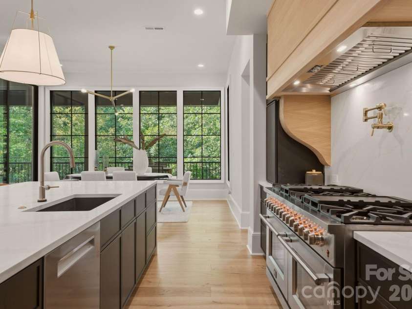 13703 Grand Palisades Parkway, Charlotte, NC 28278.  MLS# CAR4400454, YatesRealty ID 35576. Dream kitchen