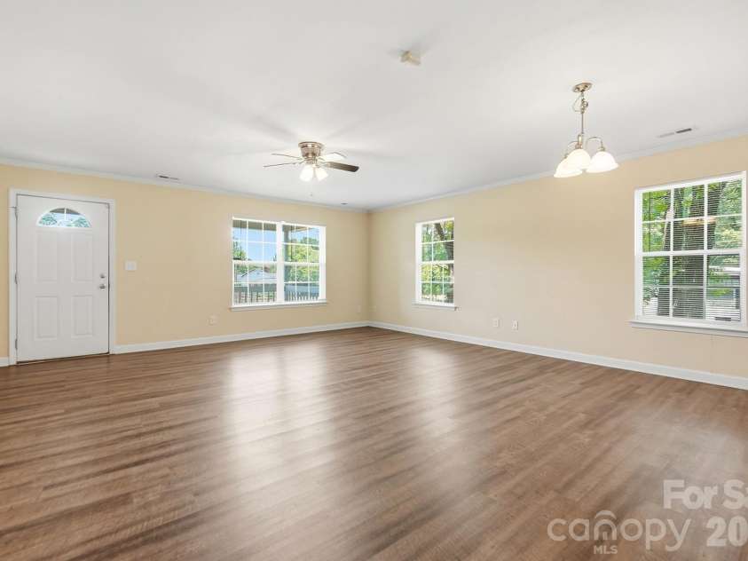 247 Troutman Avenue, Mooresville, NC 28115.  MLS# CAR4399716, YatesRealty ID 35577. 