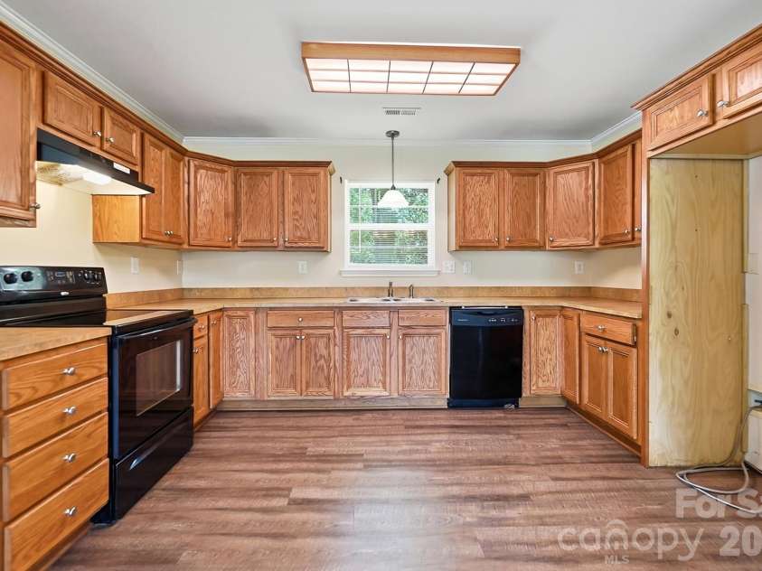 247 Troutman Avenue, Mooresville, NC 28115.  MLS# CAR4399716, YatesRealty ID 35577. 