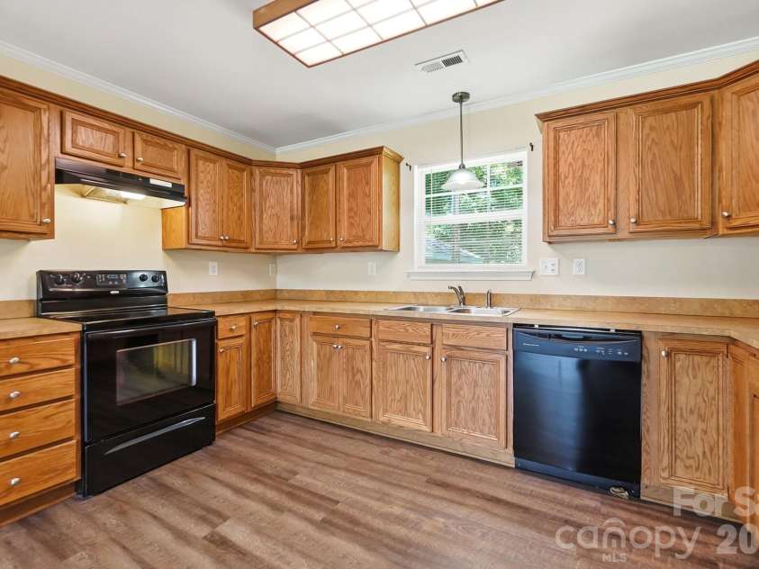 247 Troutman Avenue, Mooresville, NC 28115.  MLS# CAR4399716, YatesRealty ID 35577. 