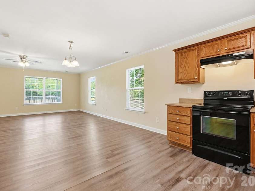 247 Troutman Avenue, Mooresville, NC 28115.  MLS# CAR4399716, YatesRealty ID 35577. 