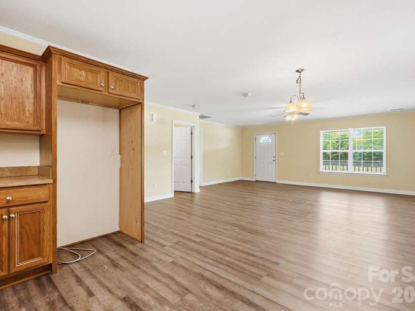 247 Troutman Avenue, Mooresville, NC 28115.  MLS# CAR4399716, YatesRealty ID 35577. 