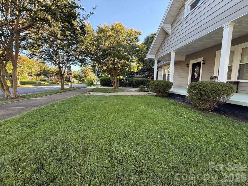 302 College Avenue, Newton, NC 28658.  MLS# CAR4398499, YatesRealty ID 35578. 