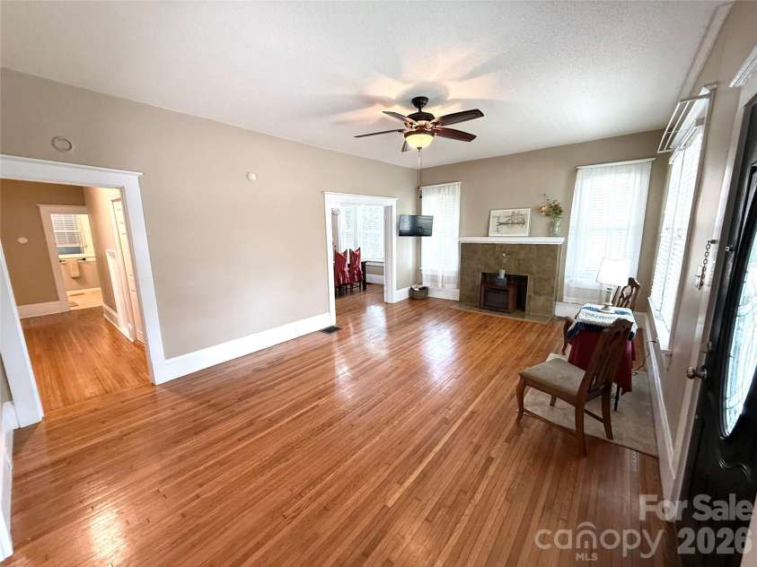 302 College Avenue, Newton, NC 28658.  MLS# CAR4398499, YatesRealty ID 35578. 