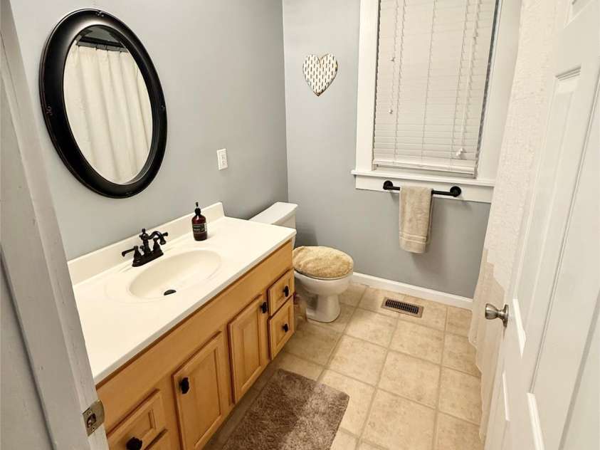 302 College Avenue, Newton, NC 28658.  MLS# CAR4398499, YatesRealty ID 35578. 