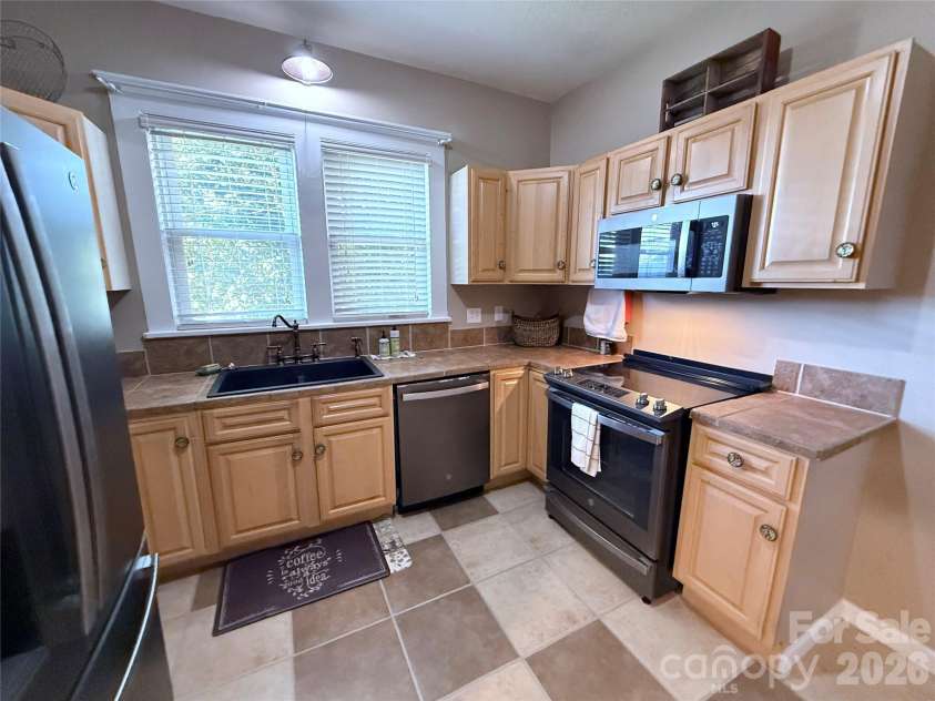 302 College Avenue, Newton, NC 28658.  MLS# CAR4398499, YatesRealty ID 35578. 