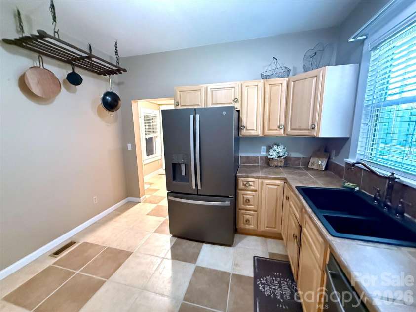 302 College Avenue, Newton, NC 28658.  MLS# CAR4398499, YatesRealty ID 35578. 