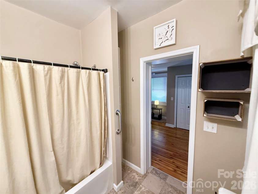 302 College Avenue, Newton, NC 28658.  MLS# CAR4398499, YatesRealty ID 35578. 