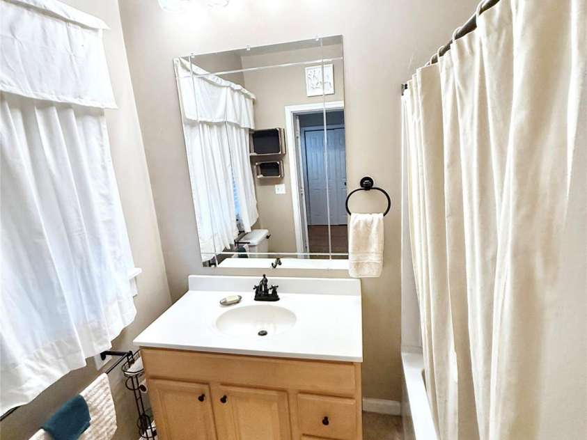 302 College Avenue, Newton, NC 28658.  MLS# CAR4398499, YatesRealty ID 35578. 