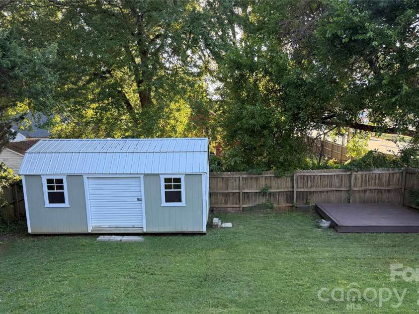 302 College Avenue, Newton, NC 28658.  MLS# CAR4398499, YatesRealty ID 35578. 