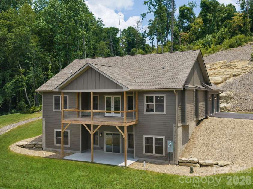 105 Sheila Wynne Drive, Hendersonville, NC 28732.  MLS# CAR4394668, YatesRealty ID 35580. 