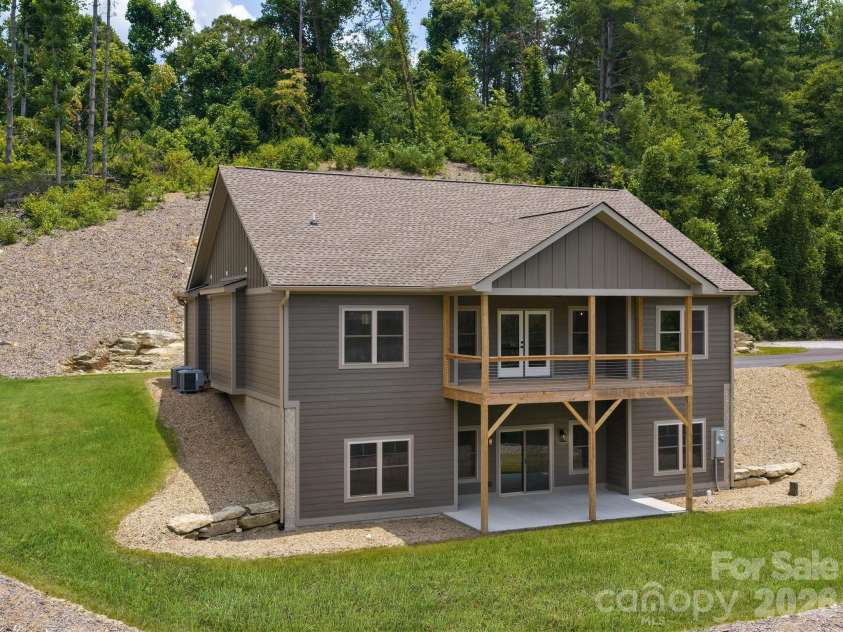 105 Sheila Wynne Drive, Hendersonville, NC 28732.  MLS# CAR4394668, YatesRealty ID 35580. 