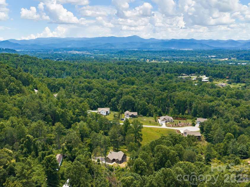105 Sheila Wynne Drive, Hendersonville, NC 28732.  MLS# CAR4394668, YatesRealty ID 35580. 