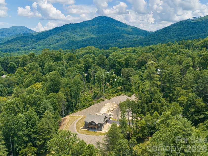 105 Sheila Wynne Drive, Hendersonville, NC 28732.  MLS# CAR4394668, YatesRealty ID 35580. 