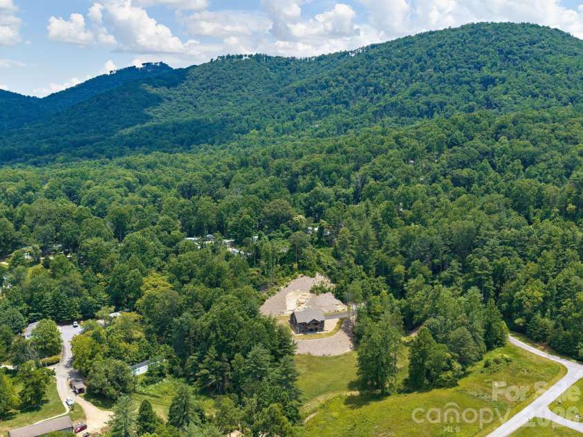 105 Sheila Wynne Drive, Hendersonville, NC 28732.  MLS# CAR4394668, YatesRealty ID 35580. 