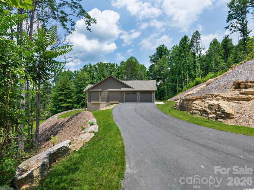 105 Sheila Wynne Drive, Hendersonville, NC 28732.  MLS# CAR4394668, YatesRealty ID 35580. 