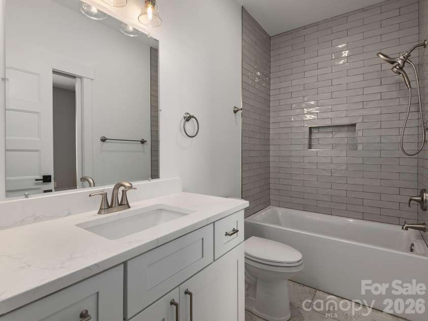 105 Sheila Wynne Drive, Hendersonville, NC 28732.  MLS# CAR4394668, YatesRealty ID 35580. Main level full bathroom