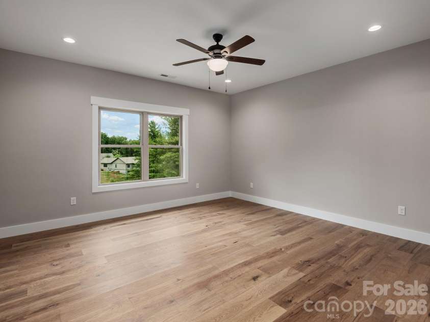 105 Sheila Wynne Drive, Hendersonville, NC 28732.  MLS# CAR4394668, YatesRealty ID 35580. Main level master