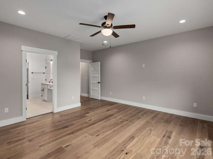 105 Sheila Wynne Drive, Hendersonville, NC 28732.  MLS# CAR4394668, YatesRealty ID 35580. Main level master