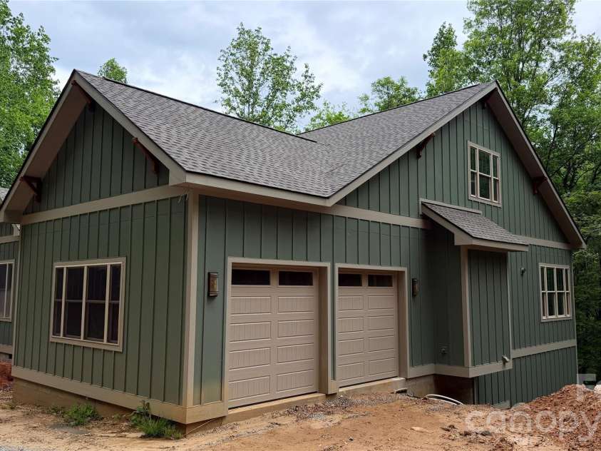 1424 Double Knob Loop, Arden, NC 28704.  MLS# CAR4401302, YatesRealty ID 35581. 