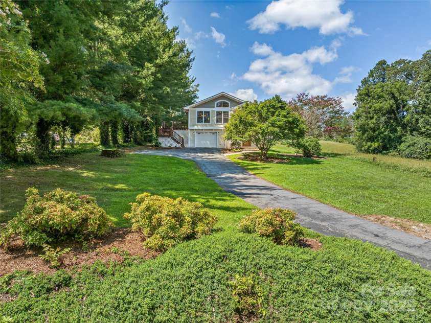 51 Baker Drive, Asheville, NC 28806.  MLS# CAR4296146, YatesRealty ID 35582. 