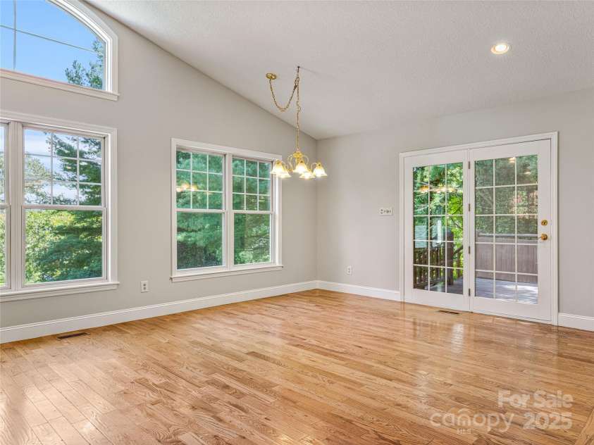 51 Baker Drive, Asheville, NC 28806.  MLS# CAR4296146, YatesRealty ID 35582. 