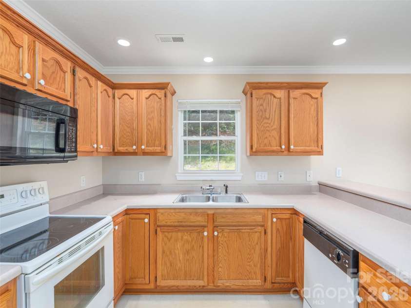 1 Willoughby Run Drive, Asheville, NC 28803.  MLS# CAR4400117, YatesRealty ID 35583. 