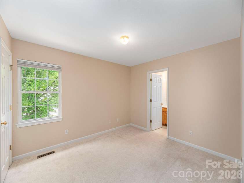 1 Willoughby Run Drive, Asheville, NC 28803.  MLS# CAR4400117, YatesRealty ID 35583. 