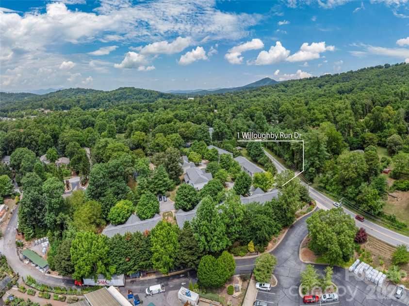 1 Willoughby Run Drive, Asheville, NC 28803.  MLS# CAR4400117, YatesRealty ID 35583. 