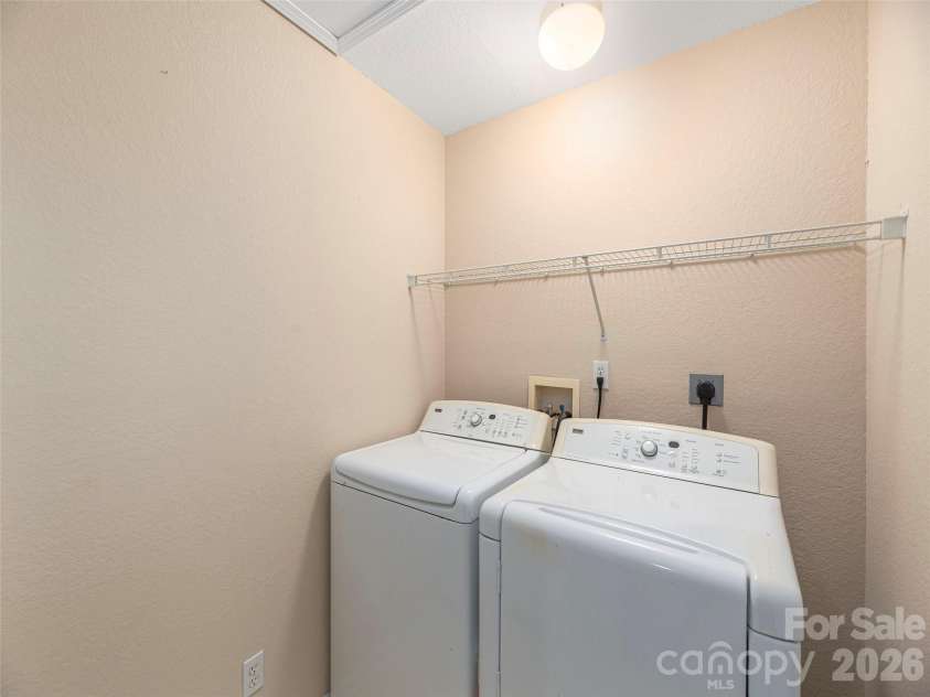 1 Willoughby Run Drive, Asheville, NC 28803.  MLS# CAR4400117, YatesRealty ID 35583. Washer and Dryer Convey