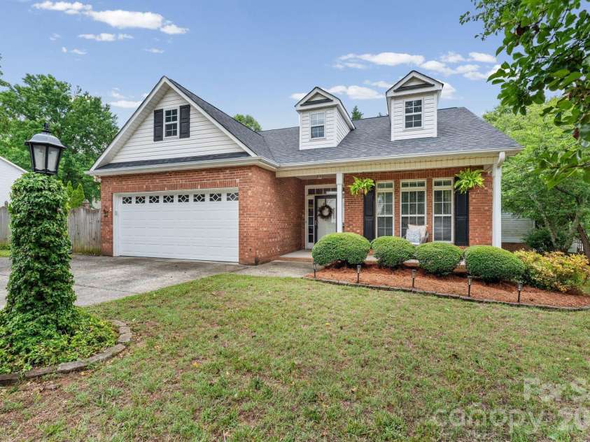 1900 Austin Place Lane, Winston Salem, NC 27127.  MLS# CAR4390396, YatesRealty ID 35585. 