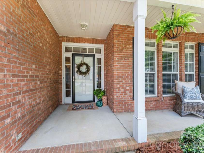 1900 Austin Place Lane, Winston Salem, NC 27127.  MLS# CAR4390396, YatesRealty ID 35585. 