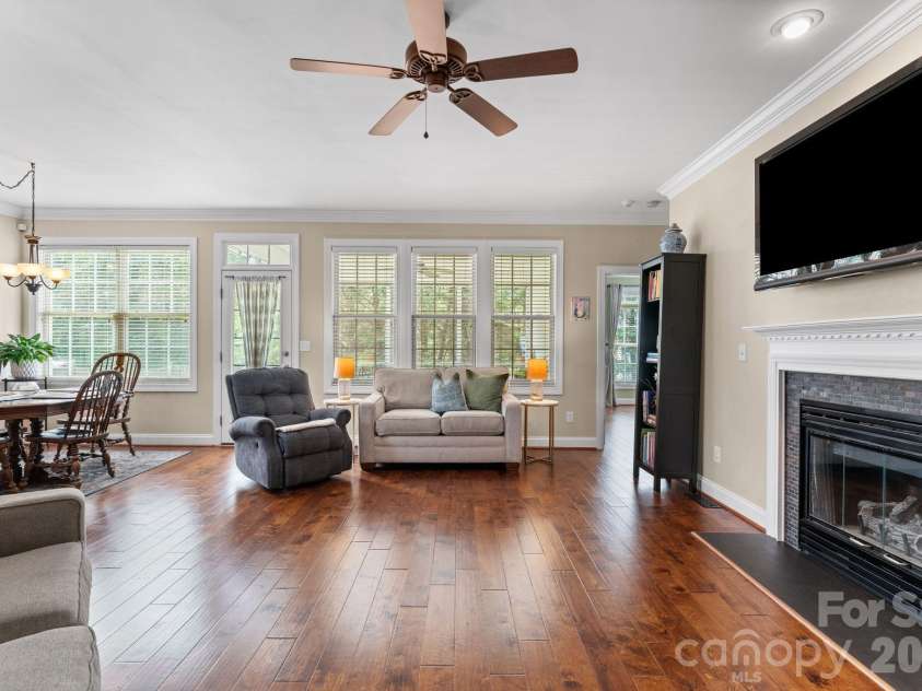 1900 Austin Place Lane, Winston Salem, NC 27127.  MLS# CAR4390396, YatesRealty ID 35585. 