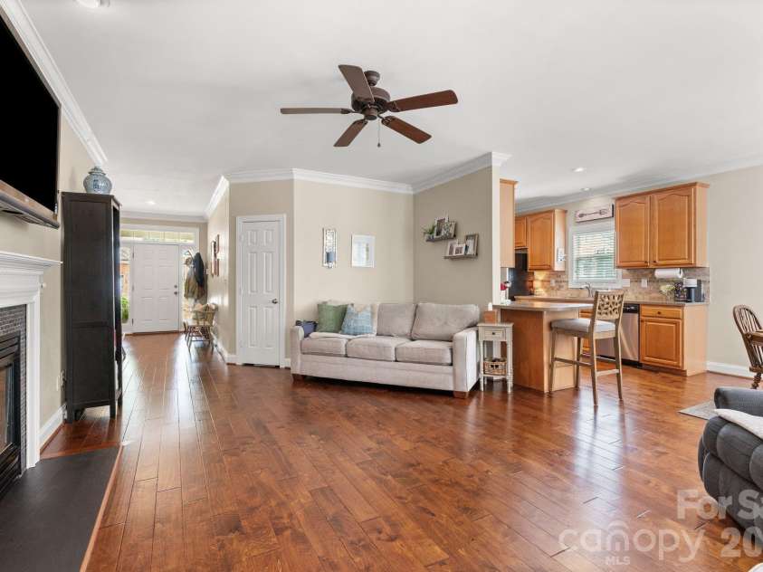 1900 Austin Place Lane, Winston Salem, NC 27127.  MLS# CAR4390396, YatesRealty ID 35585. 