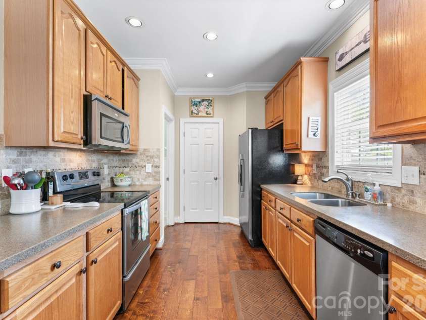 1900 Austin Place Lane, Winston Salem, NC 27127.  MLS# CAR4390396, YatesRealty ID 35585. 