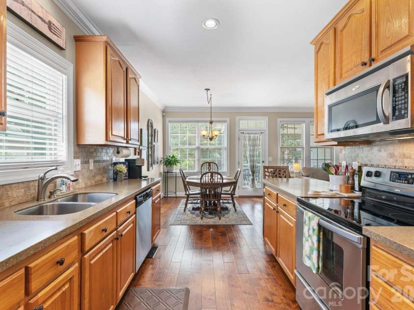 1900 Austin Place Lane, Winston Salem, NC 27127.  MLS# CAR4390396, YatesRealty ID 35585. 