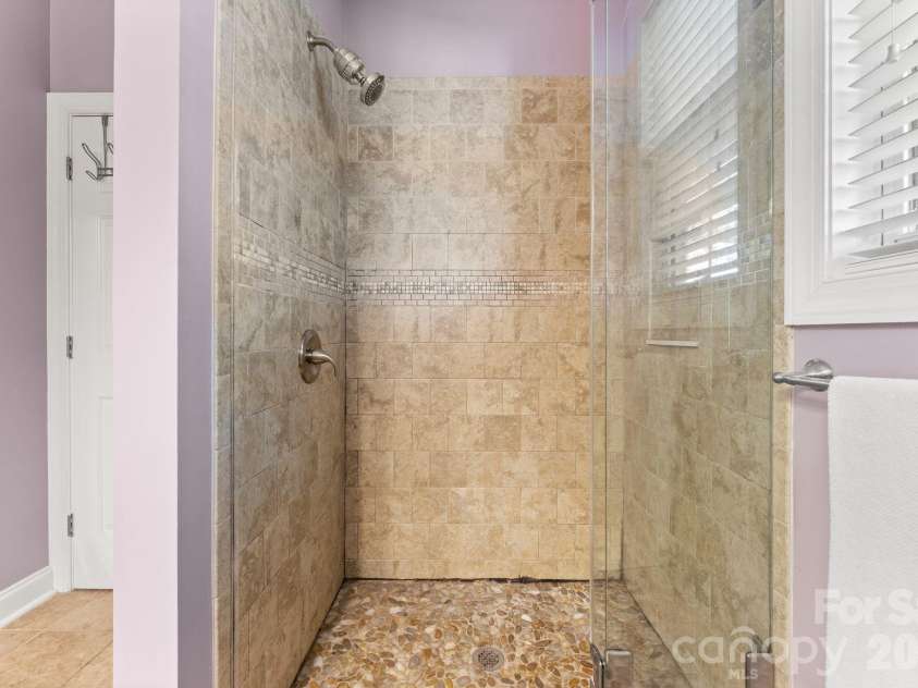 1900 Austin Place Lane, Winston Salem, NC 27127.  MLS# CAR4390396, YatesRealty ID 35585. 