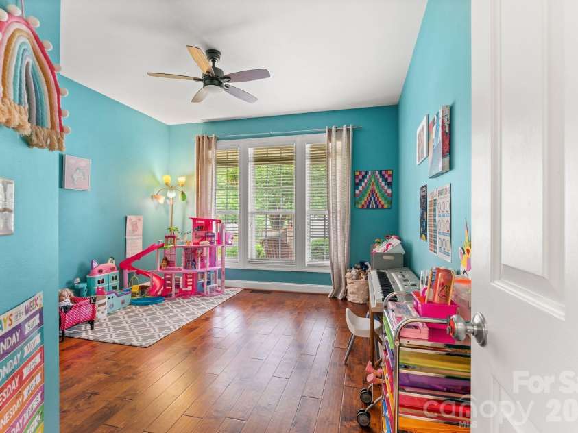 1900 Austin Place Lane, Winston Salem, NC 27127.  MLS# CAR4390396, YatesRealty ID 35585. 