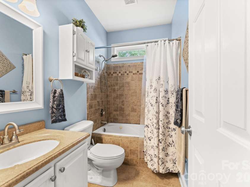 1900 Austin Place Lane, Winston Salem, NC 27127.  MLS# CAR4390396, YatesRealty ID 35585. 